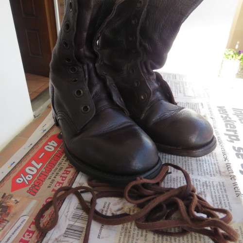 Pair of SADF brown genuine leather army boots in size 5 by DWS issued 2009 in army size 232.As new