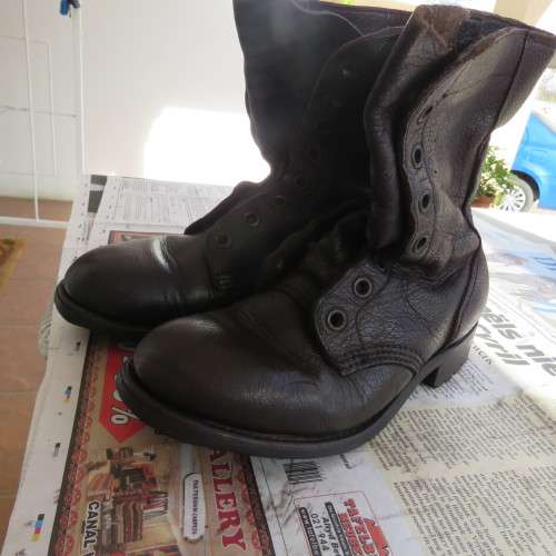 Pair of SADF brown genuine leather army boots in size 5 by DWS issued 2009 in army size 232.As new