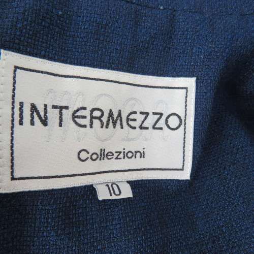 Absolute stunning navy fully lined button down jacket in textured polyester.Size 34/10 by INTERMEZZO