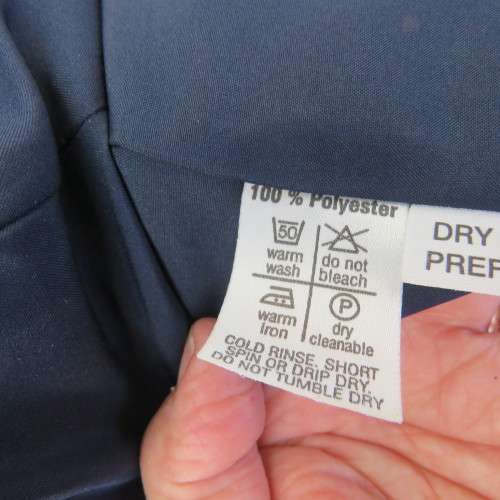 Absolute stunning navy fully lined button down jacket in textured polyester.Size 34/10 by INTERMEZZO