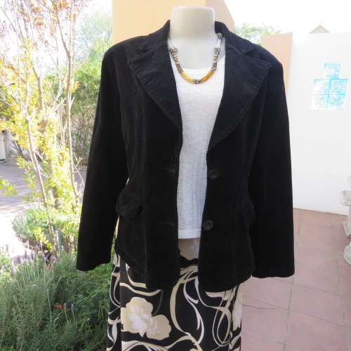 Warm corduroy tailored jacket by LUCY'S FASHION in size 38/14. Stretch cotton. Good condition