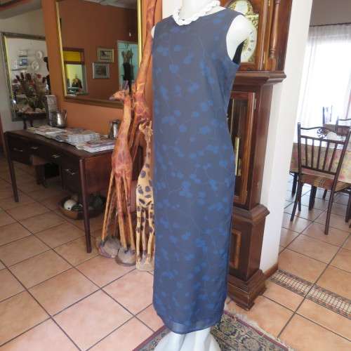 Stunning sleek maxi dress in 2 layers. Sleeveless with round neckline size 36/12. As new.