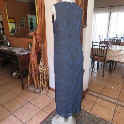 Stunning sleek maxi dress in 2 layers. Sleeveless with round neckline size 36/12. As new.