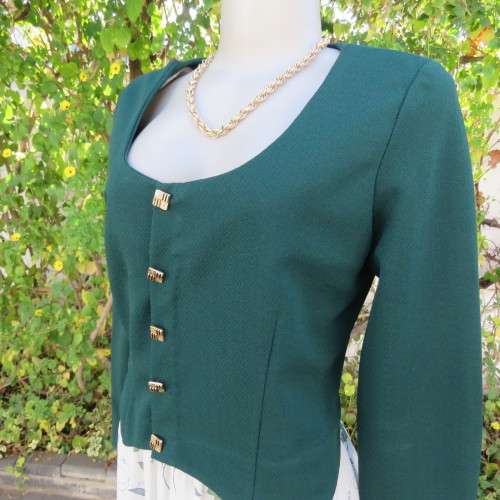 Hunters green cropped crimplene button down top with long sleeves. V neckline size 34/10.
