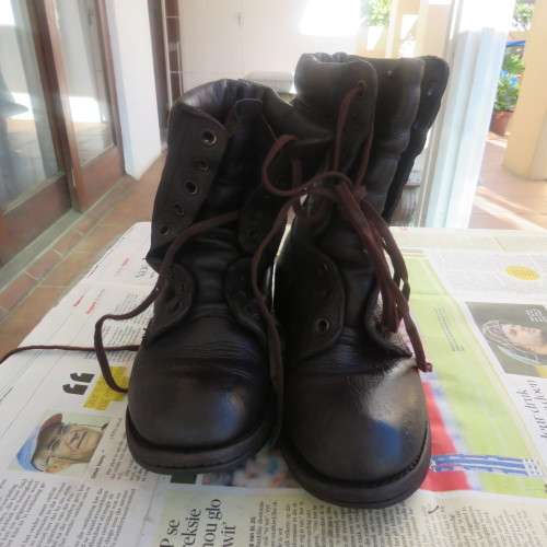 Pair of SADF genuine leather brown soft upper army boots size 6 from 2011 by D.W.S. Army size 247 M.
