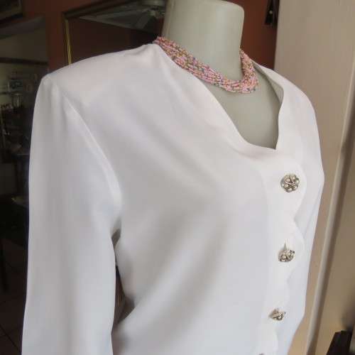 White long sleeve top by `TRUWORTHS` in size 38/14.Button down with scolloped edges. Good cond.
