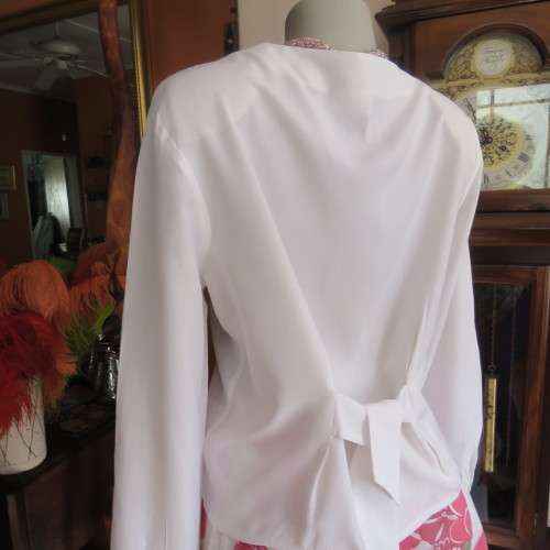 White long sleeve top by `TRUWORTHS` in size 38/14.Button down with scolloped edges. Good cond.