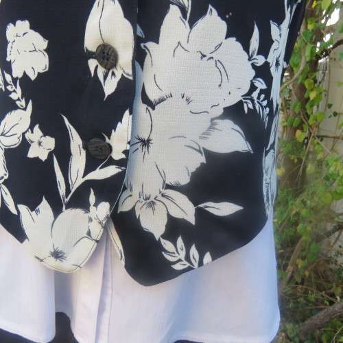 Smashing new navy and white floral fully lined waistcoat by ELBETH in size 36/12. Button down.