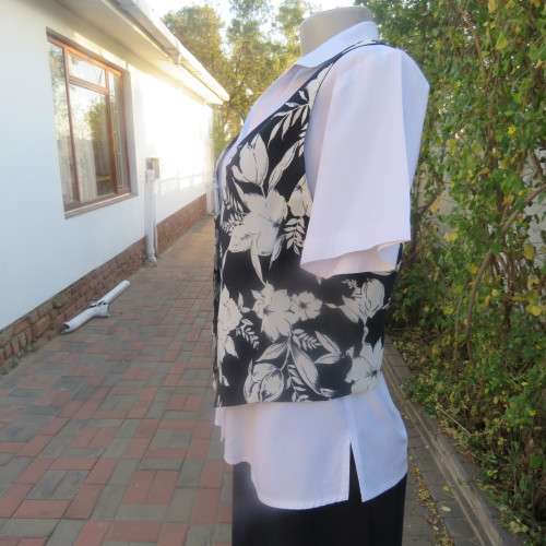 Smashing new navy and white floral fully lined waistcoat by ELBETH in size 36/12. Button down.