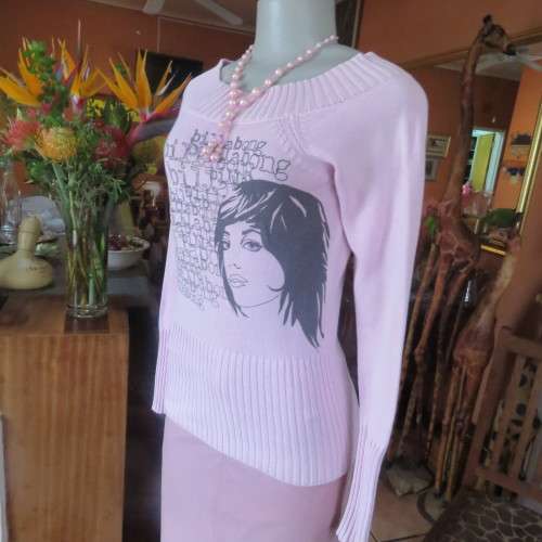 BILLABONG long raglan sleeve sweater in pale pink with logo in size 32/8 In acrylic and cotton blend