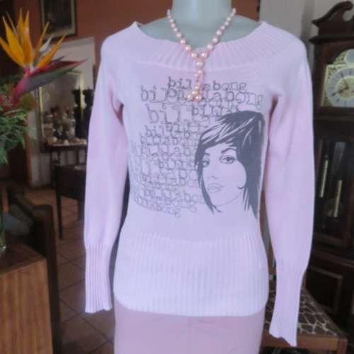 BILLABONG long raglan sleeve sweater in pale pink with logo in size 32/8 In acrylic and cotton blend