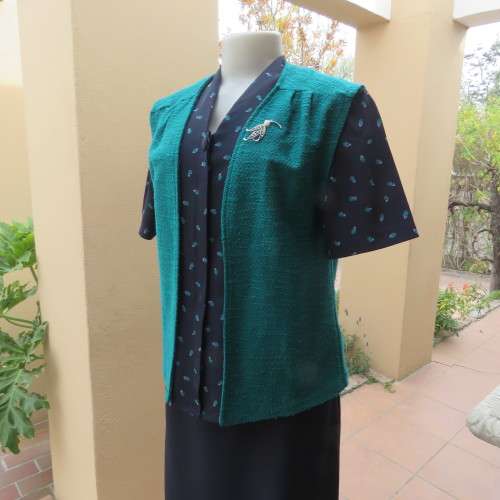 Textured teal colour open hanging sleeveless top in size 38/14. With pleats on front. As new.
