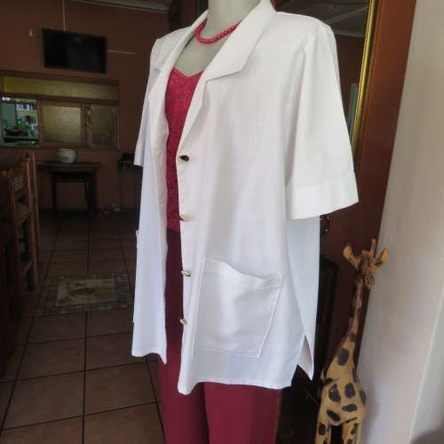 Smart white short sleeve summer jacket with button down front. Size 46 to 48. New condition.