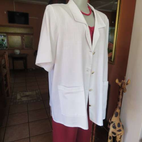 Smart white short sleeve summer jacket with button down front. Size 46 to 48. New condition.