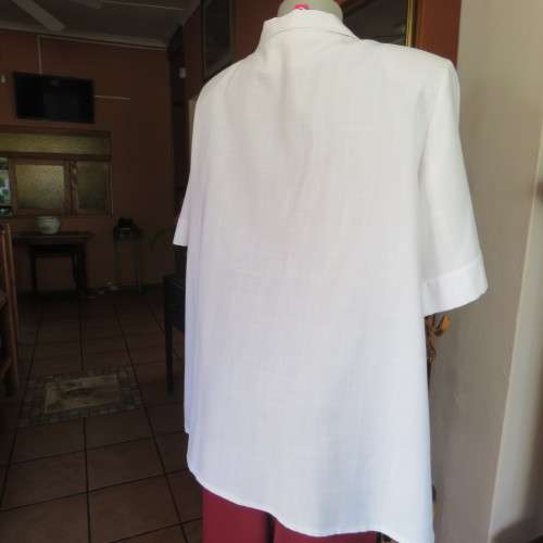 Smart white short sleeve summer jacket with button down front. Size 46 to 48. New condition.