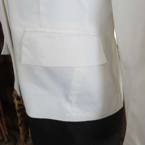 White upstyle white long sleeve tailored jacket. Size 38/14 by KELSO PETITE. Open collar fully lined
