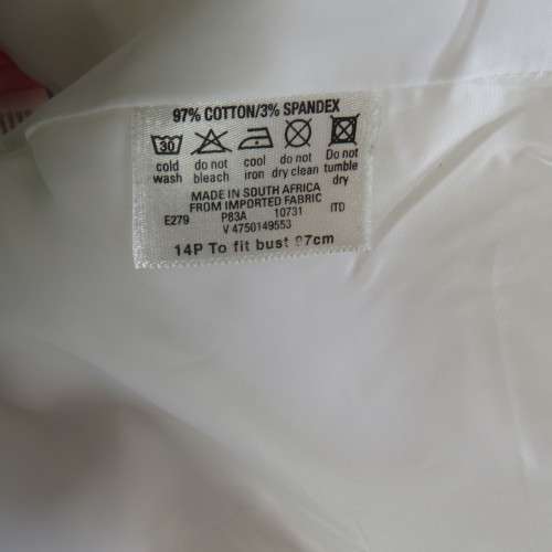 White upstyle white long sleeve tailored jacket. Size 38/14 by KELSO PETITE. Open collar fully lined