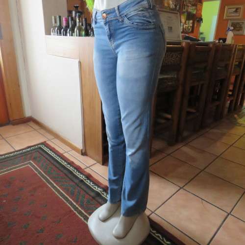 Blue denim boot cut jeans for size 32/8 by IMAGE. Pockets back+front. In polycotton. Good condition.
