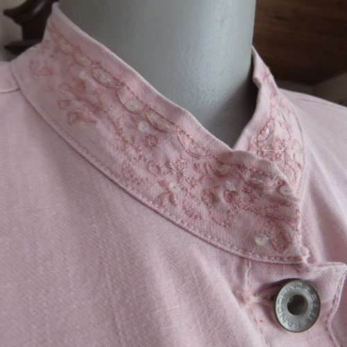 On trend pale pink long sleeve casual bomber style jacket from BANDOLINOBLU size 36/12. As new.