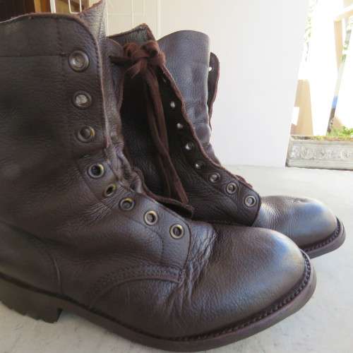 Pair of SADF brown genuine leather army boots in size 7.5 issued 2008 by DWS. Army size 262 W.