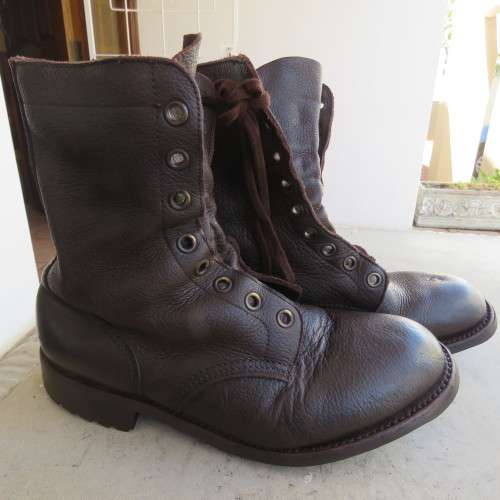 Pair of SADF brown genuine leather army boots in size 7.5 issued 2008 by DWS. Army size 262 W.