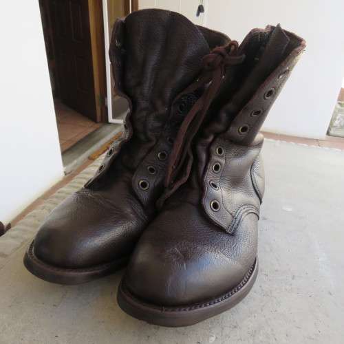 Pair of SADF brown genuine leather army boots in size 7.5 issued 2008 by DWS. Army size 262 W.