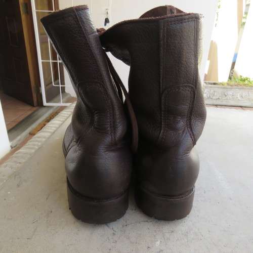 Pair of SADF brown genuine leather army boots in size 7.5 issued 2008 by DWS. Army size 262 W.