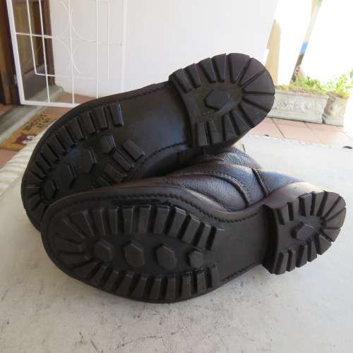 Pair of SADF brown genuine leather army boots in size 7.5 issued 2008 by DWS. Army size 262 W.