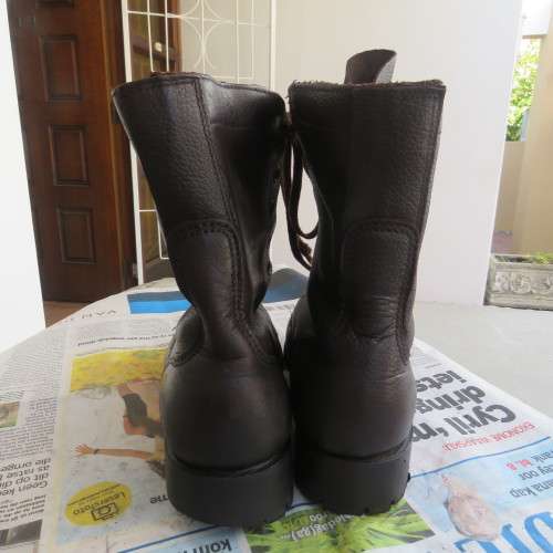 Pair SADF brown genuine leather boots in size 4.5. Issued 2008 by DWS. Army size 232 M.