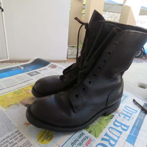 Pair SADF brown genuine leather boots in size 4.5. Issued 2008 by DWS. Army size 232 M.