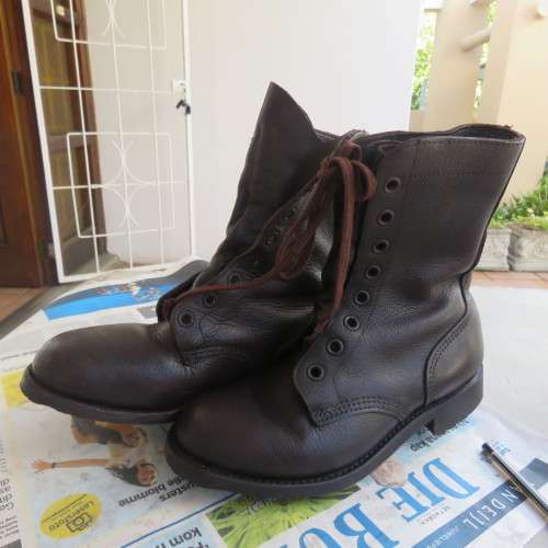 Pair SADF brown genuine leather boots in size 4.5. Issued 2008 by DWS. Army size 232 M.
