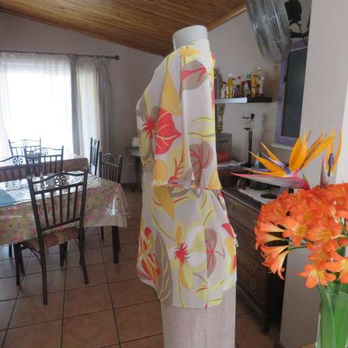 Cheerful PENNY C top in yellow,beige,red and orange floral design. Size 42/18. Very good cond.