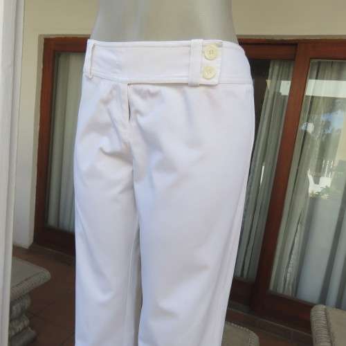 Cleverly designed white pants with flattering cut. Size 38/14 by WOOLWORTHS PERFECT. New cond.