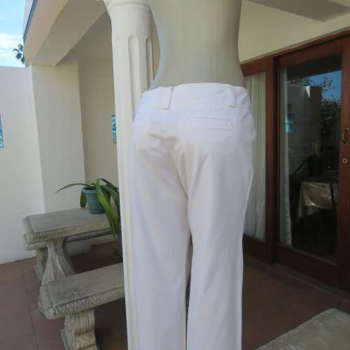 Cleverly designed white pants with flattering cut. Size 38/14 by WOOLWORTHS PERFECT. New cond.