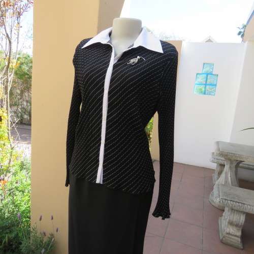 Elegant permanent pleated black top with thin diagonal stripes. Long sleeves. Size 38/14. As new.