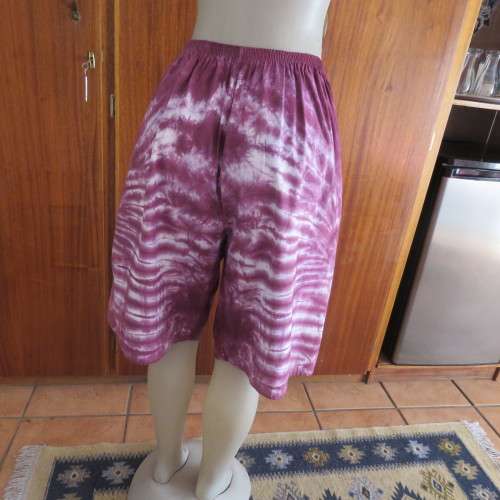Comfy tie dye board shorts in mulberry and white polycotton. Elasticated waist. To fit 36 to 38 best