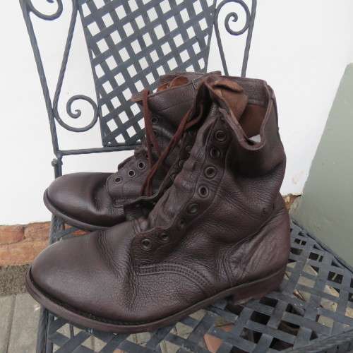 Pair SADF genuine leather brown boots in size 8.5 issued 2010 by DWS. Army size 270M.Good cond.