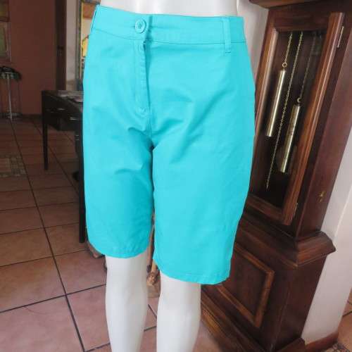 Atrractive seagreen dress style shorts. Size 38/14. By Image. In stretch cotton fabric. As new.
