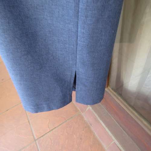 Easy to wear knee pants. Steele blue colour. Side pockets. Size 44/20. Boutique made. New condition.