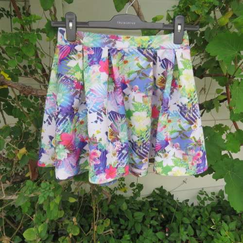 Floral fashion pleated skirt in stretch polyester By `RT` For girls 11-12 year old New condition