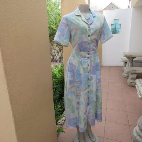 As new two piece skirt suite Short sleeve top A-line paneled skirt Size 34-10 By ` Saint Honor`