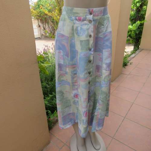 As new two piece skirt suite Short sleeve top A-line paneled skirt Size 34-10 By ` Saint Honor`