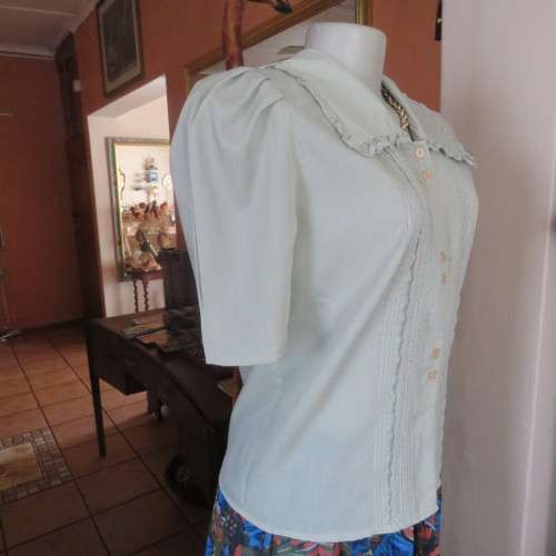 Amazing light moss green sleeveless vintage top By `Shelly Impressions` Size 34-10 New condition