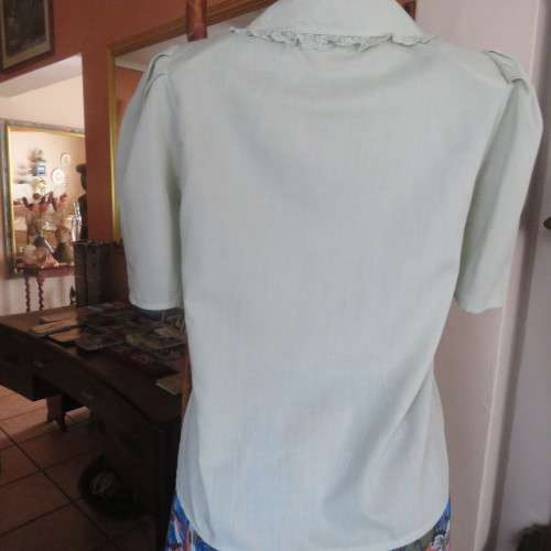 Amazing light moss green sleeveless vintage top By `Shelly Impressions` Size 34-10 New condition