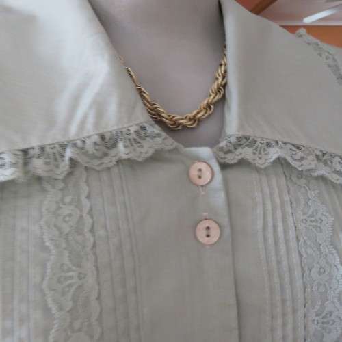 Amazing light moss green sleeveless vintage top By `Shelly Impressions` Size 34-10 New condition