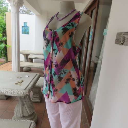 Chic sheer polyester sleeveless summer top with tropical print Size 34-10 By `RED` As new