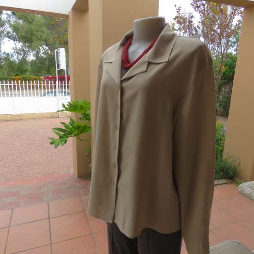 For those who are `CHOOZIE`, rich cream long sleeve top Button down front Size 44-20 As new