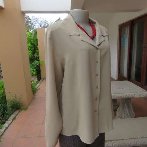 For those who are `CHOOZIE`, rich cream long sleeve top Button down front Size 44-20 As new