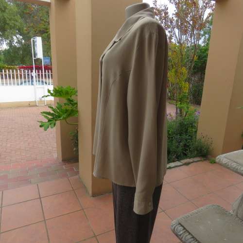 For those who are `CHOOZIE`, rich cream long sleeve top Button down front Size 44-20 As new