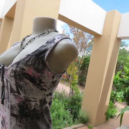 Sexy long sleeveless top in grey shades and pink U-neckline Size 32-8 by `RT` Good condition